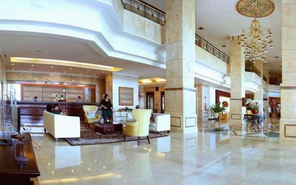 Grand Cempaka Business Hotel Jakarta Exterior photo